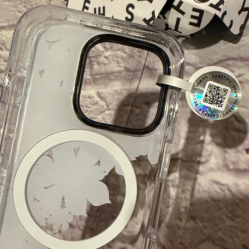 Casetify Floral colorful and Clear Phone Case 16 Pro MagSafe - Picture 3 of 5